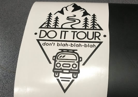 Плоттерная резка наклейки DO IT TOUR Барановичи